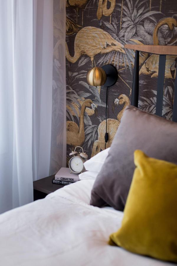 Fun & Funky Little Italy Studio With Full Kitchen By Den Stays Монреаль Екстер'єр фото