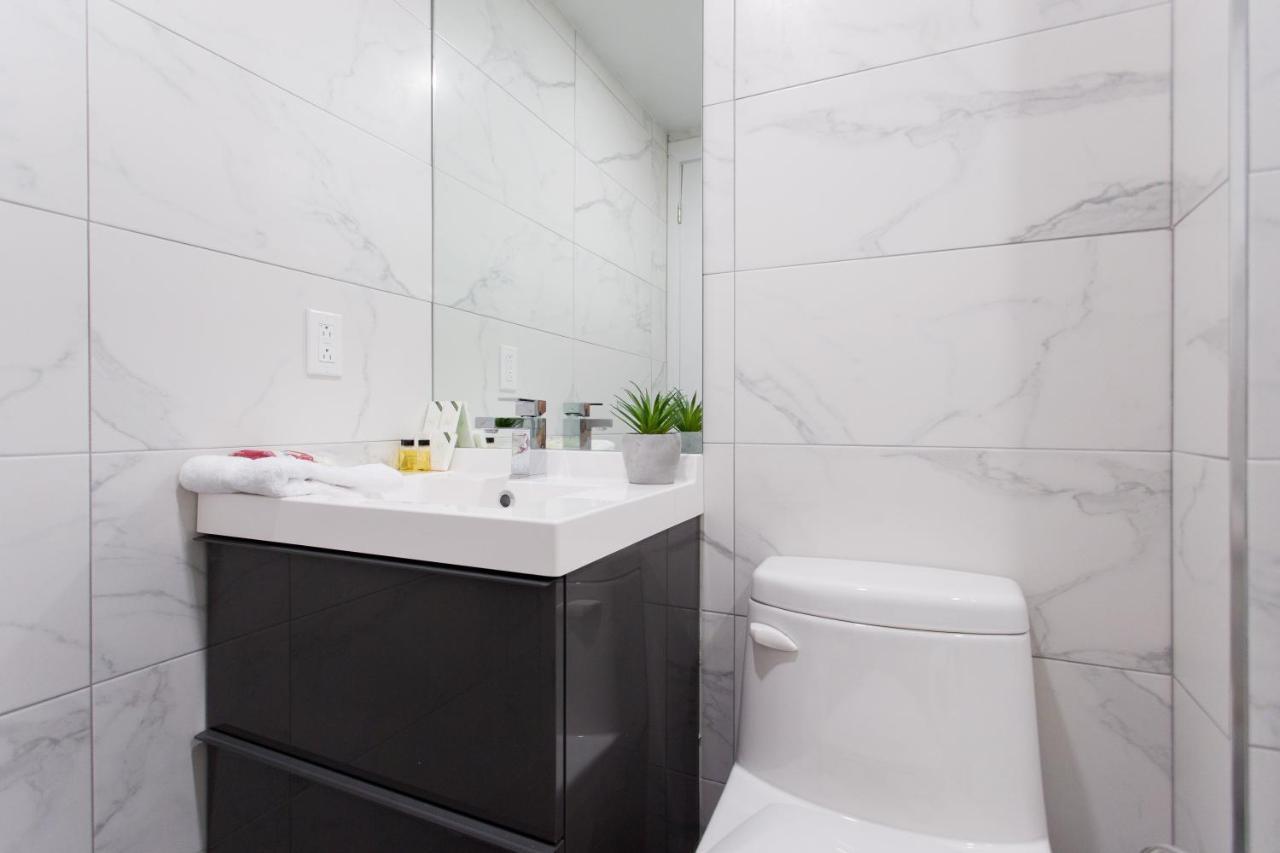Fun & Funky Little Italy Studio With Full Kitchen By Den Stays Монреаль Екстер'єр фото